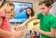 michalina-uniwersytet rozwoju - pokazy naukowe dla dzieci.jpg