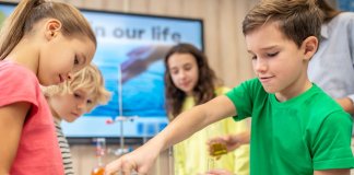 Jak pokazy naukowe dla dzieci rozwijają kreatywność i umiejętność zadawania pytań michalina-uniwersytet rozwoju - pokazy naukowe dla dzieci.jpg