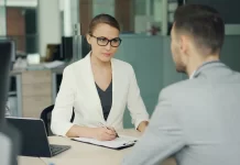 Co zrobić, gdy pracownik narusza warunki umowy o pracę 423-co-zrobic-gdy-pracownik-narusza-warunki-umowy-o-prace.webp